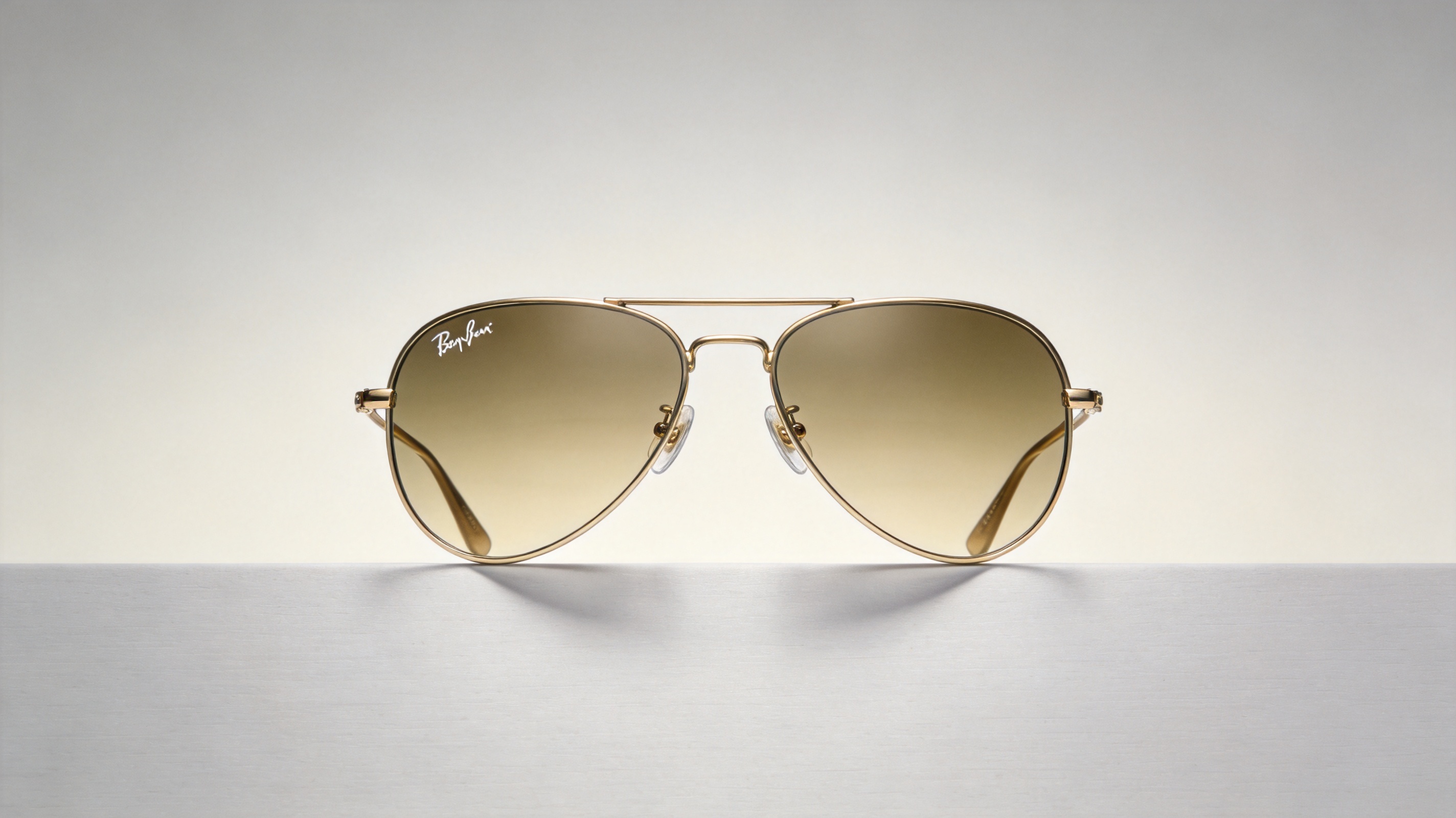 Ray-Ban雷朋飞行员太阳镜金属镜框正面展示