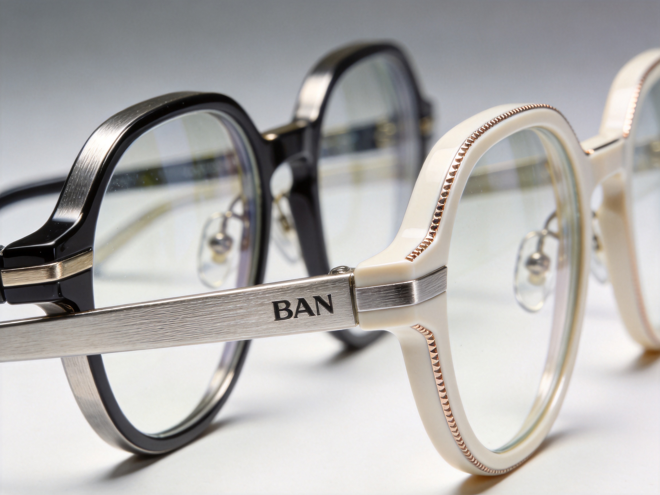Ray-Ban光学眼镜镜架与透明镜片展示