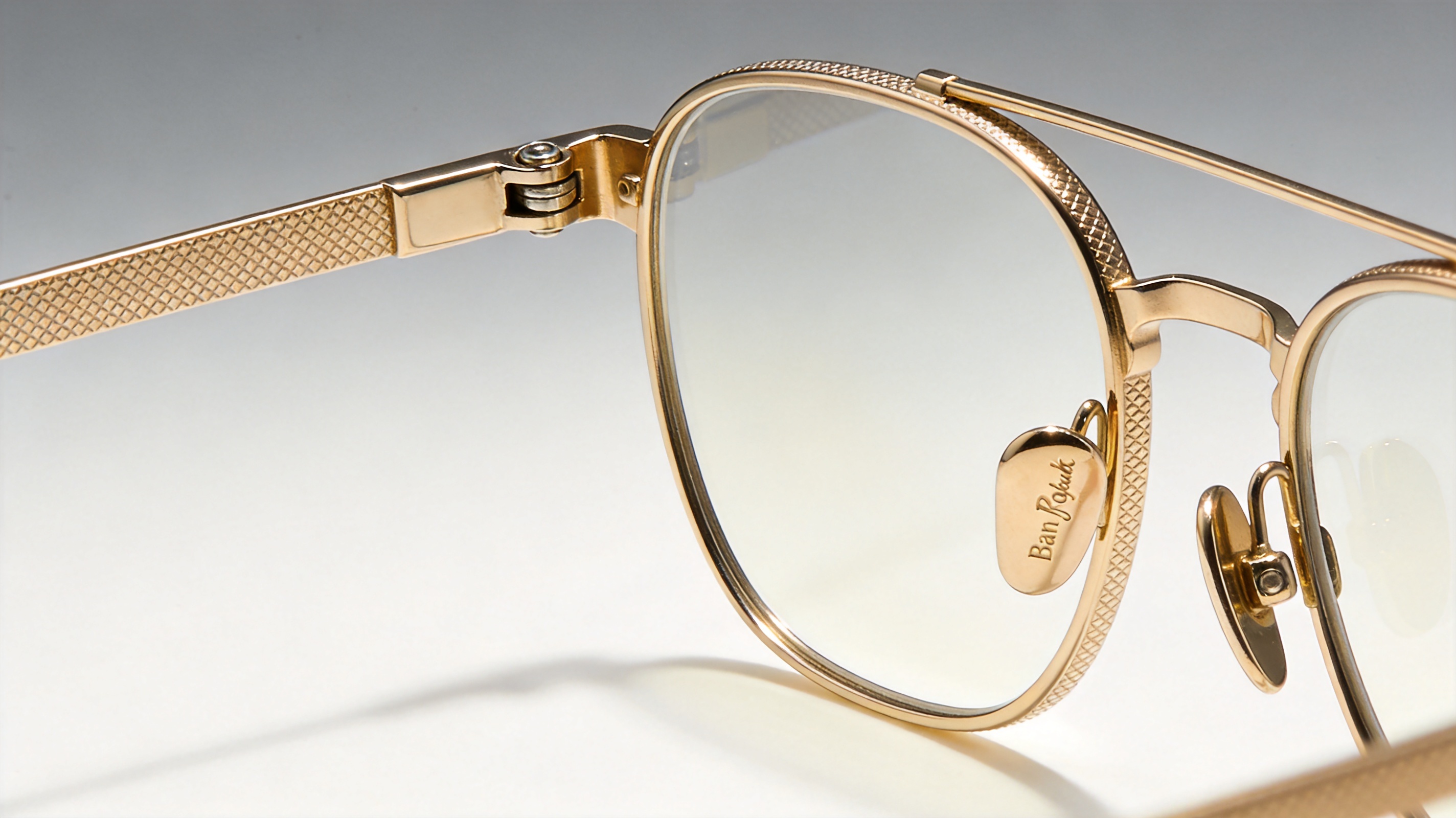 Ray-Ban雷朋光学眼镜镜架与鼻托细节特写